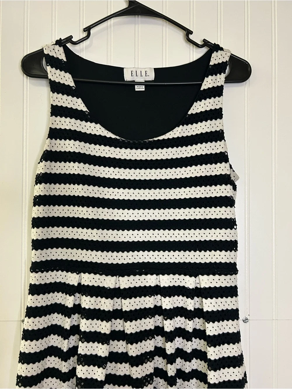 Elle black white